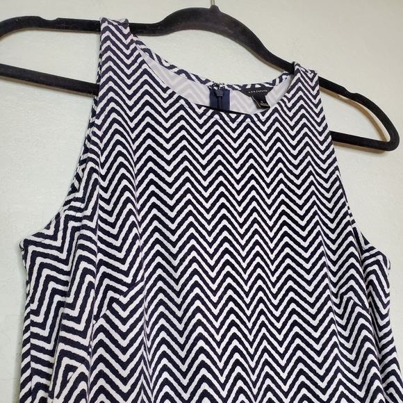 ANN TAYLOR | Navy White Chevron Sleeveless Dress - Picture 3 of 6